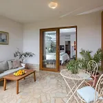 Zomzi Apartman *