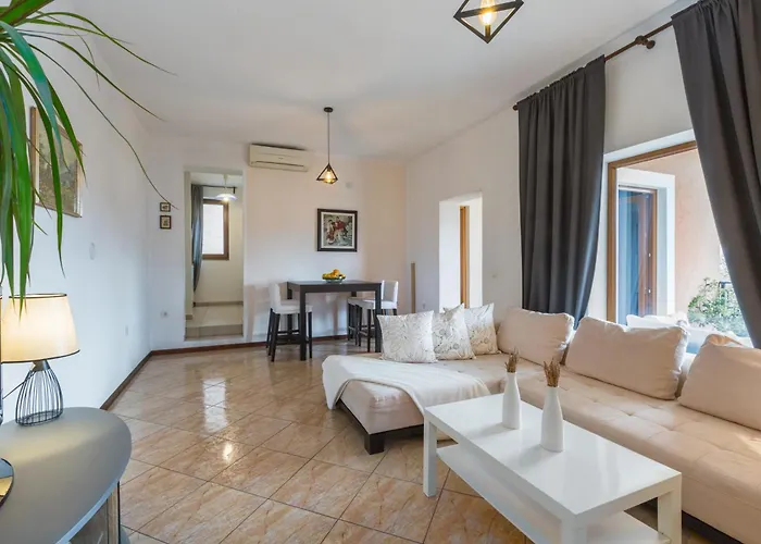 Zomzi Apartman *